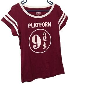 3/$15 *New* Harry Potter 9 3/4 maroon shirt sleeve shirt